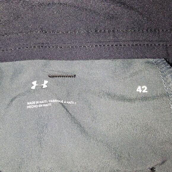 Under Armour Golf Black Flat front shorts size 42 - Picture 4 of 4